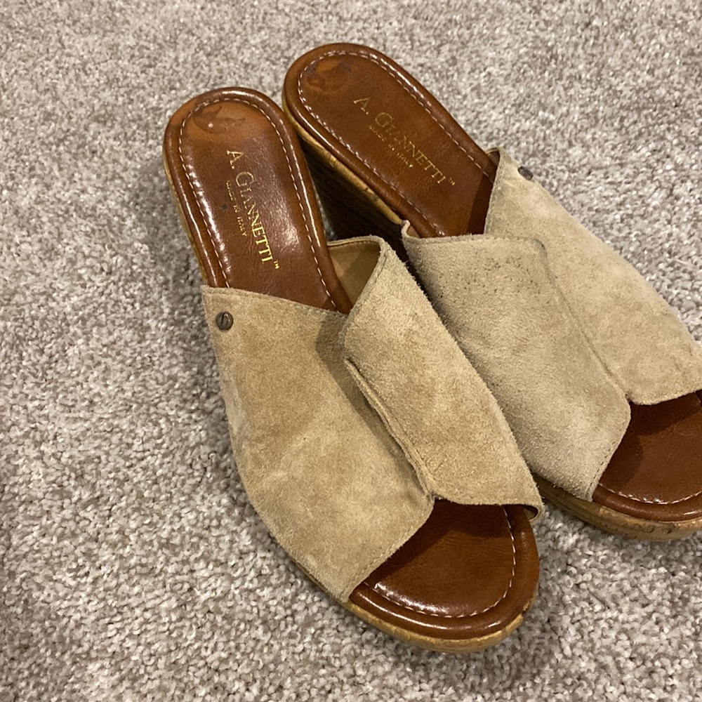 Wedge taupe sandal